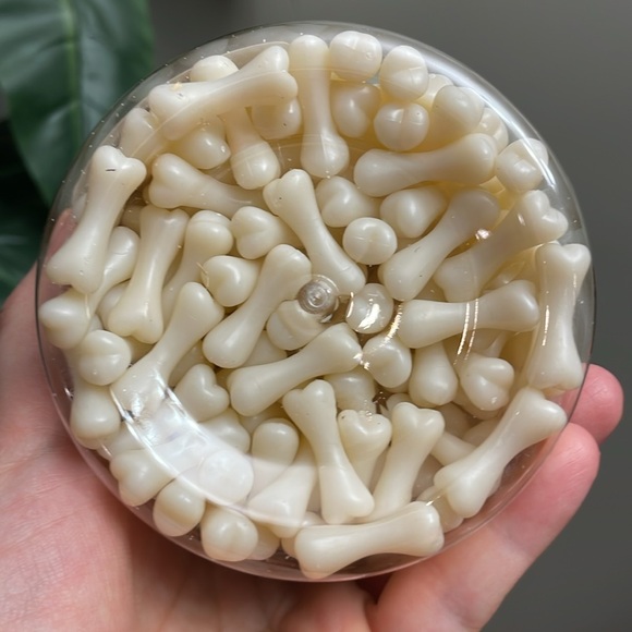 New Michaels Mini Halloween Bones Ashland Glow in the Dark Tiny Bones 9oz Tub - Picture 6 of 6